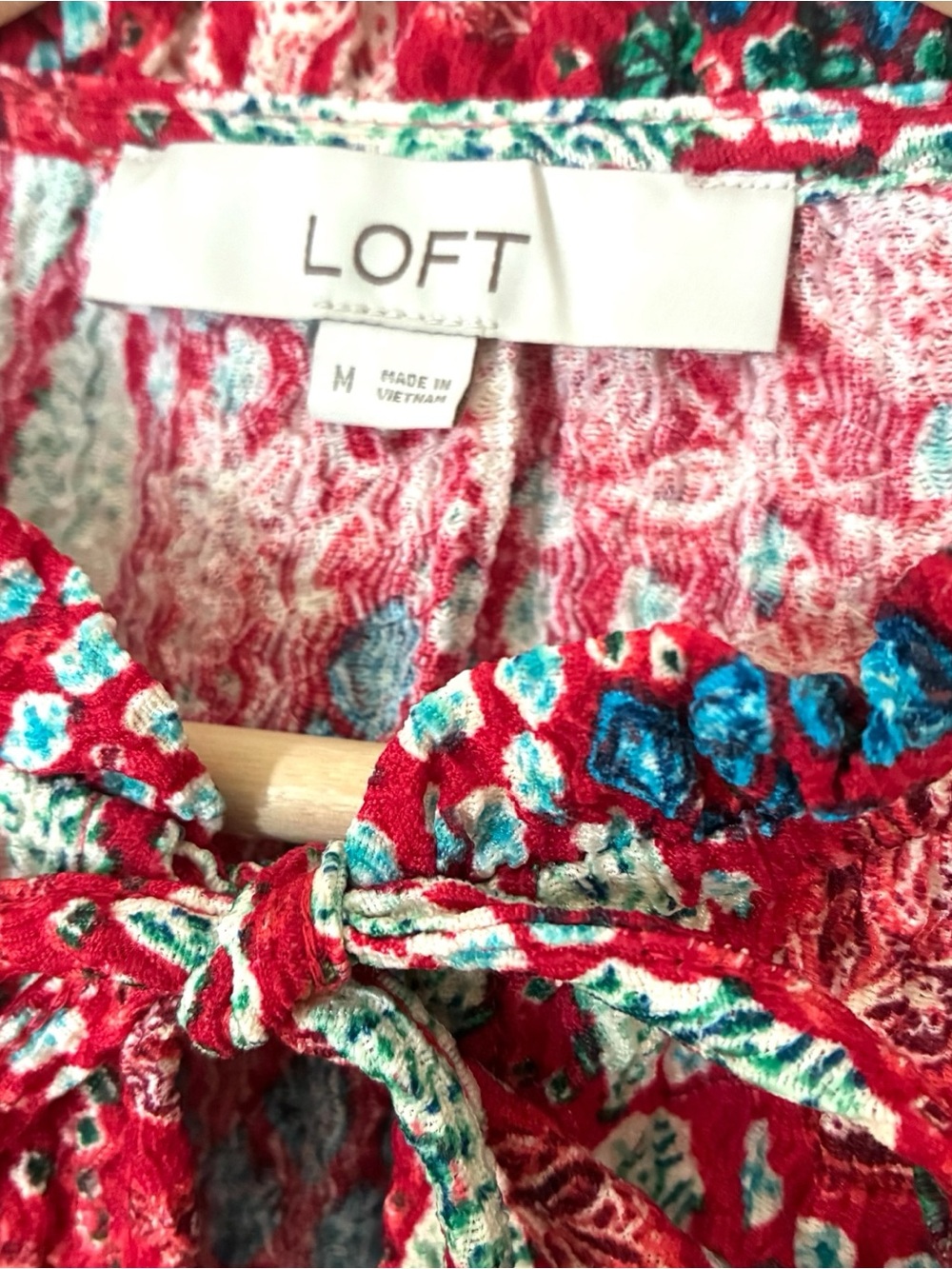 Ann Taylor LOFT Sz MEDIUM Red Garden Print Floral Tie-Neck Long-Sleeve Blouse - Picture 5 of 8